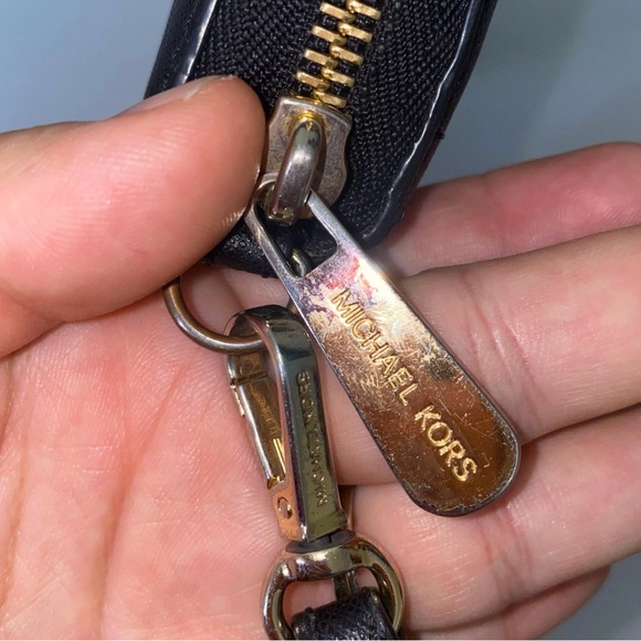 Michael Kors Jet Set Signature Multifunction Wristlet - Black, Large - Picture 5 of 7